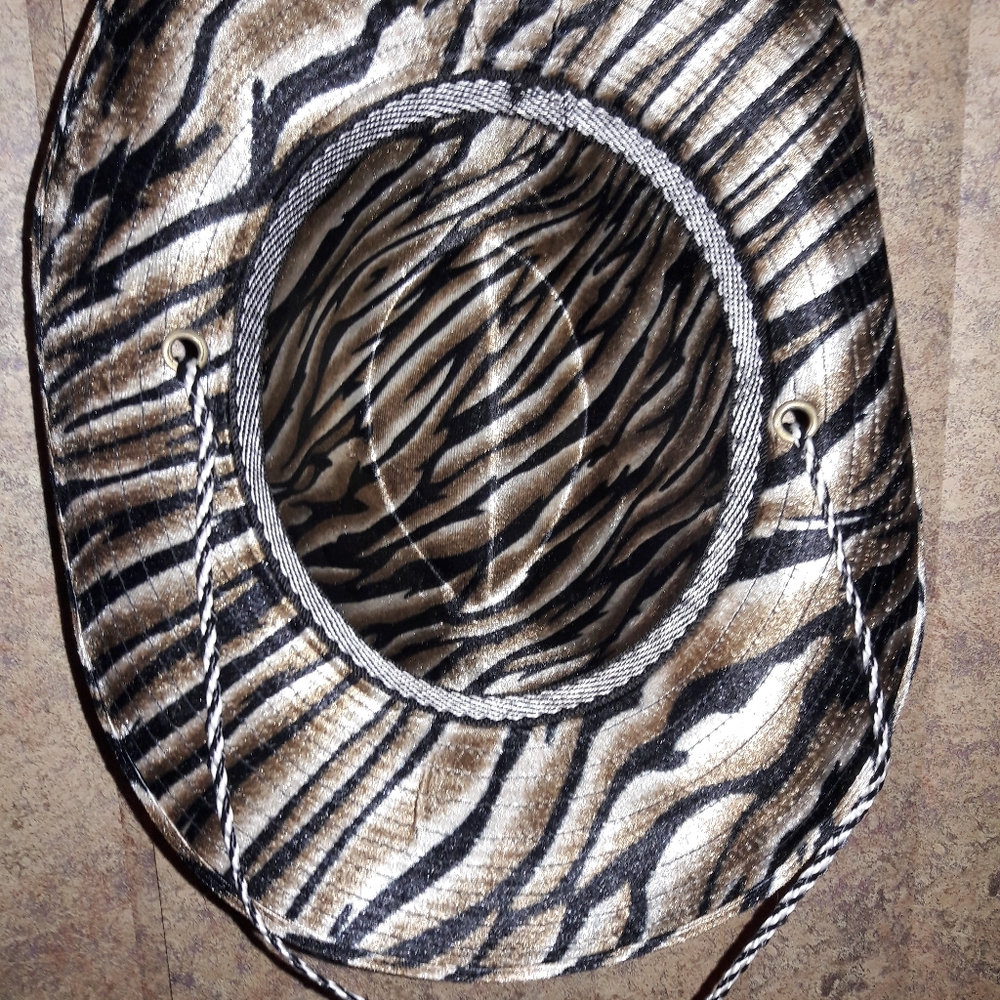 ☆ HOST PICK 🔥 Stylish Cowboy Hat - Picture 2 of 4